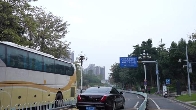 4K实拍，广州黄埔下午市民广场宽阔的马路