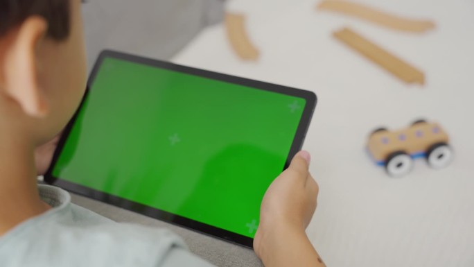 孩子用绿色色度键屏的数码平板电脑