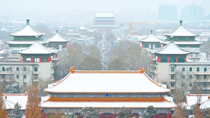 北京冬季景山公园下雪天古建筑风光