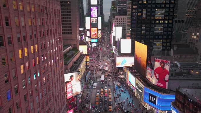 城市航拍纽约时代广场行人逛街购物汽车街道
