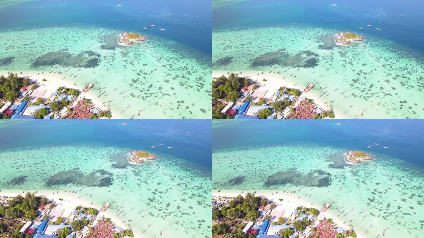 美丽的透明的海洋与小岛，利佩岛，泰国南部