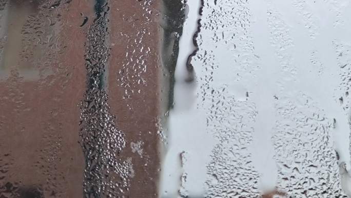 回南天潮湿湿气雾水滴玻璃 玻璃窗水滴水珠