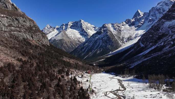 四川阿坝毕棚沟景区四姑娘山冬季雪景航拍