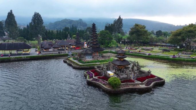 鸟瞰印尼巴厘岛的Pura ulun danu bratan神庙。