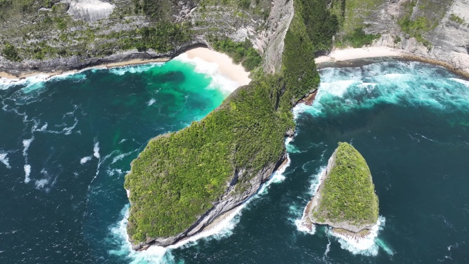 航拍印度尼西亚巴厘岛佩尼达岛精灵坠崖风景