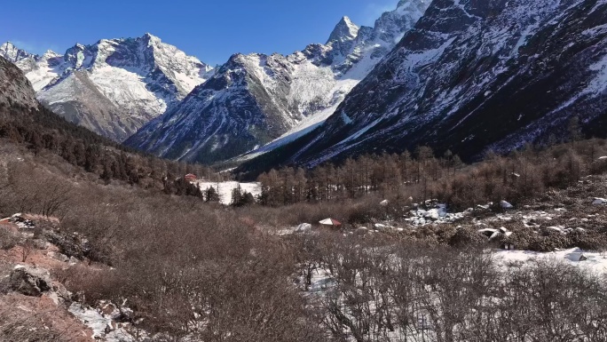 四川阿坝毕棚沟景区四姑娘山冬季雪景航拍