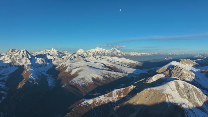 航拍雪山