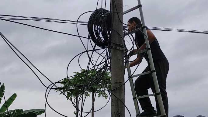 光缆维修通讯设备电信光缆驳接维护爬电线杆