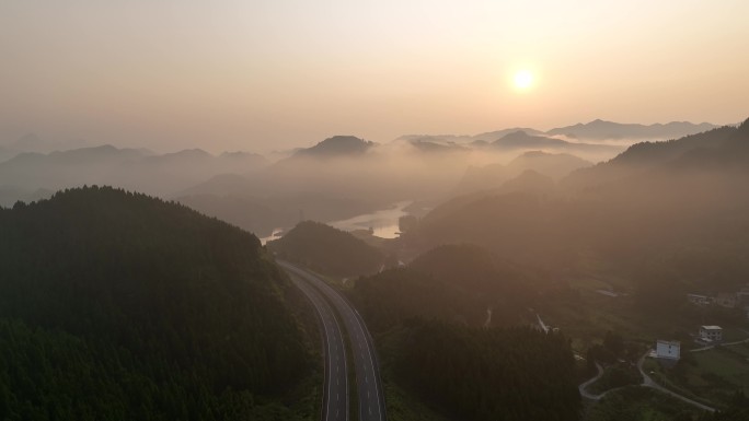 大山里的云雾