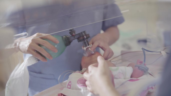 婴儿 新生儿 医院 产房 保温箱 护士