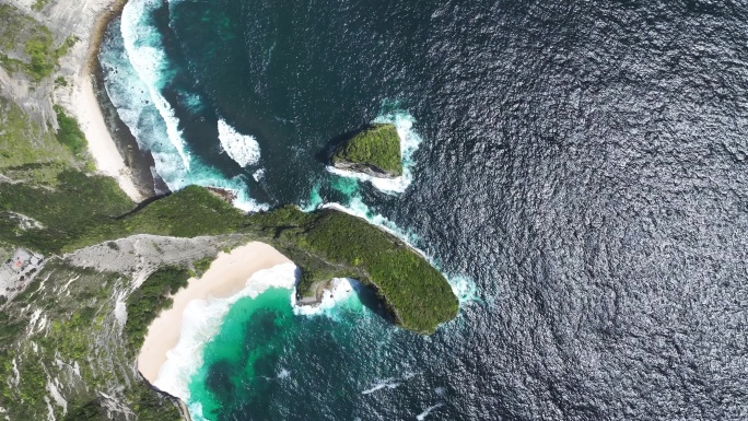 航拍印度尼西亚巴厘岛佩尼达岛精灵坠崖风景