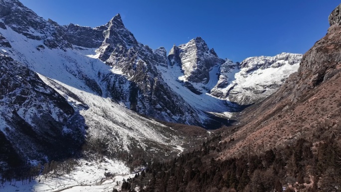 四川阿坝毕棚沟景区四姑娘山冬季雪景航拍