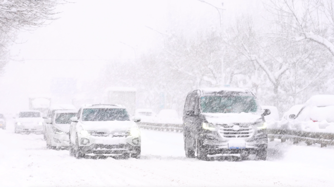 恶劣天气大雪交通