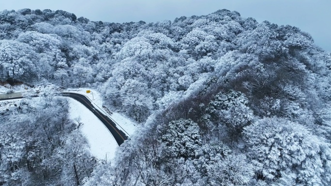 旺苍县光头山雪景