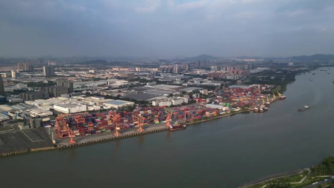 四组顺德水道北滘港二期运输船运集装箱码头