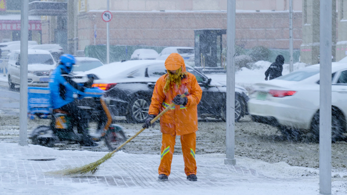 雪天环卫工人扫雪除雪扫雪工人