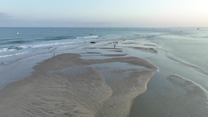 清晨与当地渔民鸟瞰莫伦达瓦海滩，马达加斯加。