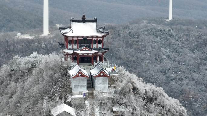 4k航拍圣境山梦幻雪景雾凇北国风光