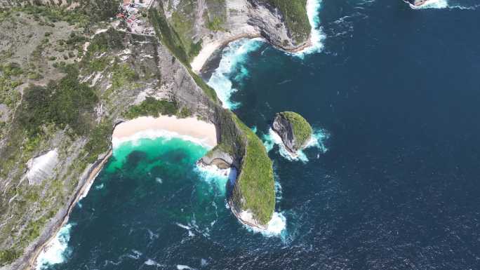 航拍印度尼西亚巴厘岛佩尼达岛精灵坠崖风景