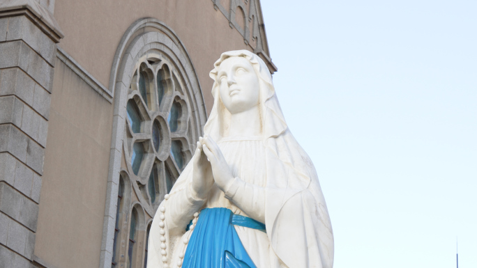 青岛天主教堂圣母玛利亚雕像