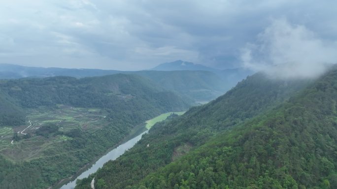 航拍云南保山腾冲龙江山间云雾龙江大桥