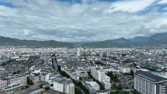 航拍丽江城市街区新城街道风光