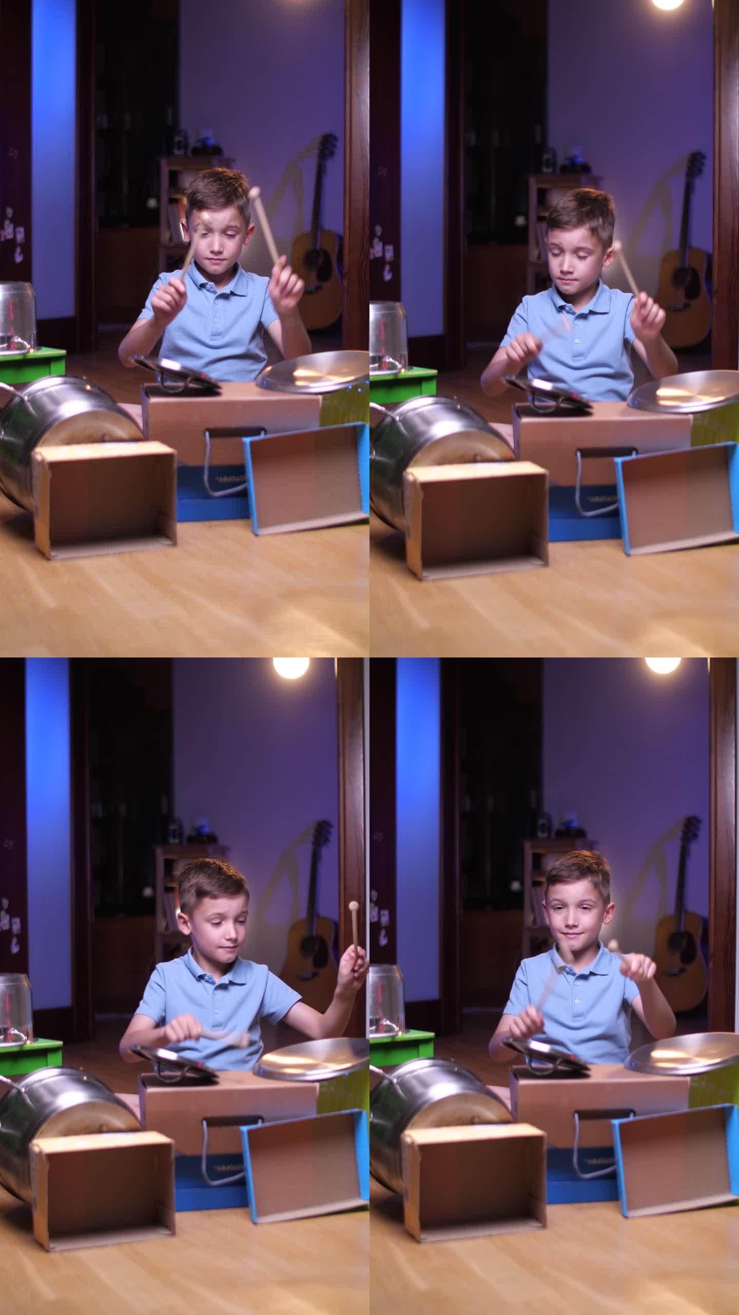 垂直视频男孩在家里玩架子鼓，男孩用鼓敲锅和盒子