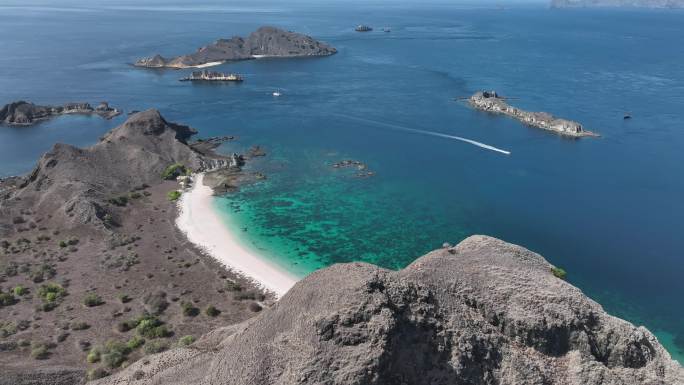 印尼科莫多帕达尔岛粉红沙滩航拍自然风光