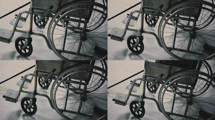 轮椅在空荡荡的医院里