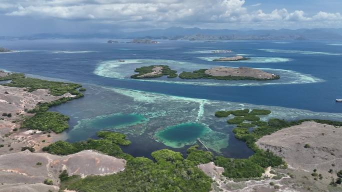 原创印尼科莫多群岛海岛自然风光航拍