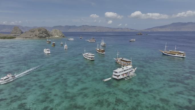 印尼科莫多航拍大海印度洋帆船自然风光