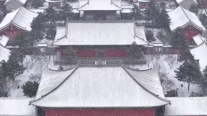 山西大同古城法华寺冬季雪景航拍