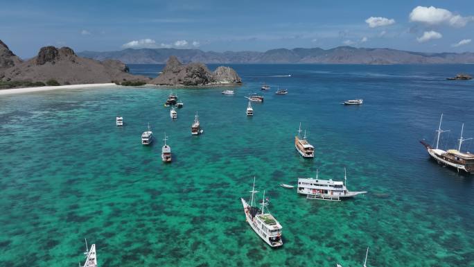 印尼科莫多航拍大海印度洋帆船自然风光