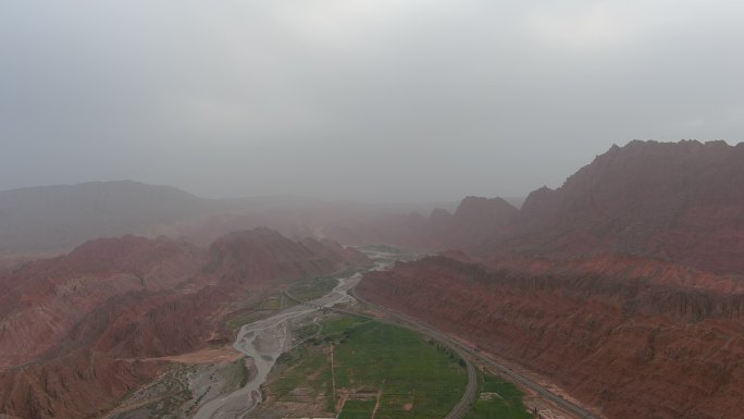 新疆库车红山石林