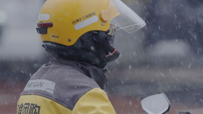 北京外卖员 雪城市下雪天美团外卖特写