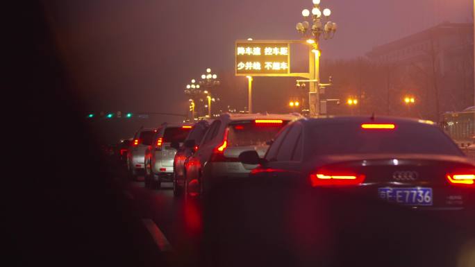 北京行人车流街景夜晚街头