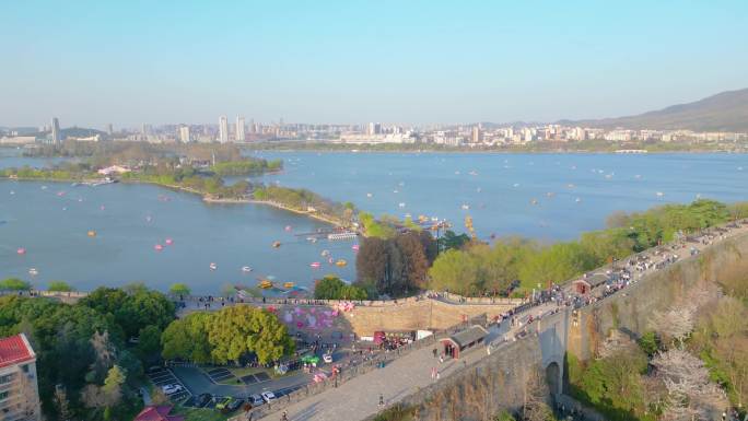 南京市玄武区玄武湖景区古鸡鸣寺樱花盛开风