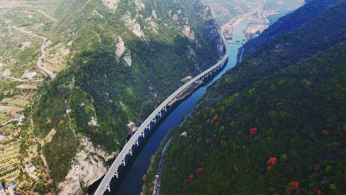 4K水上公路红叶风景兴山