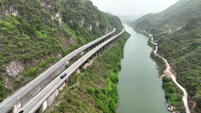 河流峡谷高速公路航拍