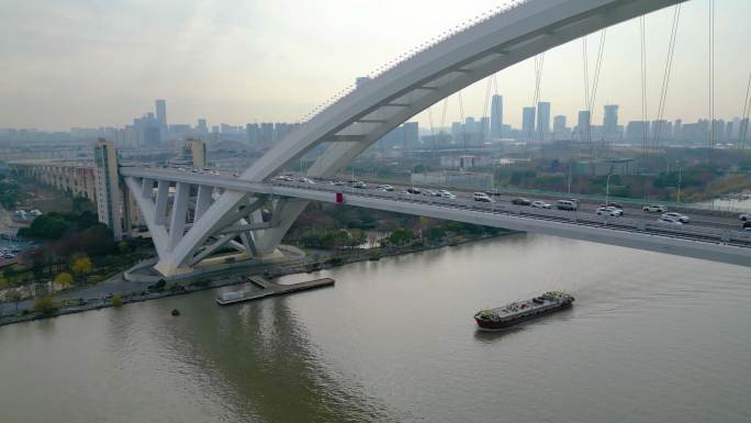 上海市黄浦江卢浦大桥汽车车辆车流船只视频