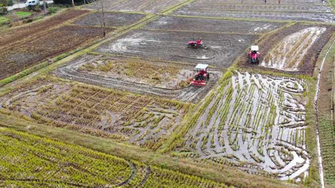 4K拖拉机农业机械化犁地耕地播种