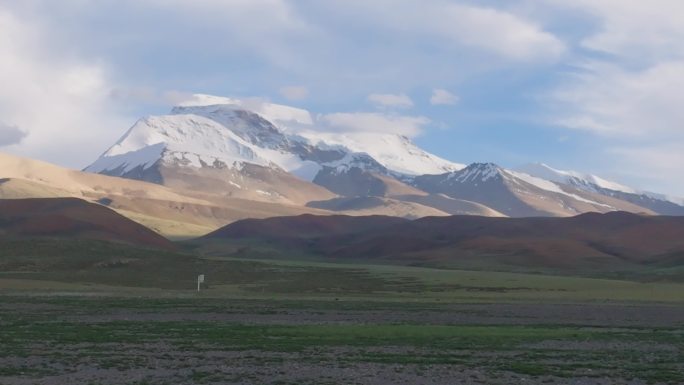 航拍西藏藏区高原雪山风光风景