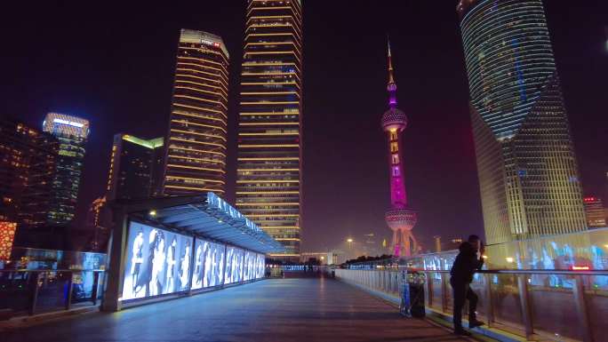 夜晚仰望上海陆家嘴高楼大厦城市夜景视频素