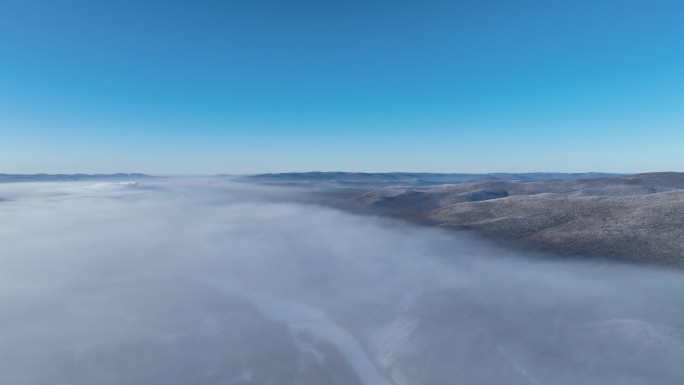 航拍冻雾迷漫的大兴安岭林海雪原