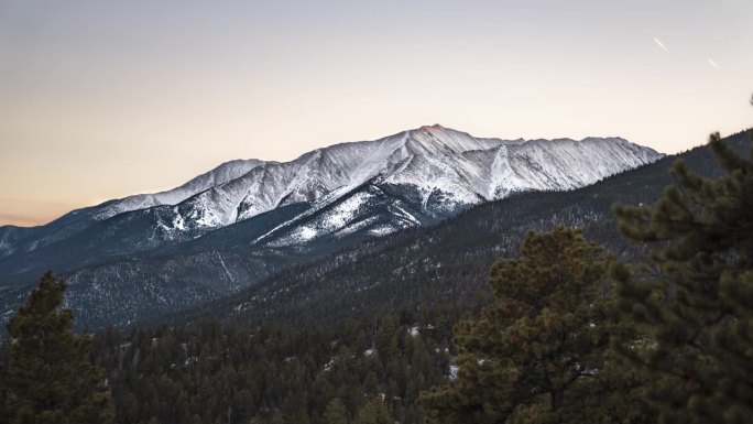 科罗拉多州落基山脉普林斯顿山的昼夜变化