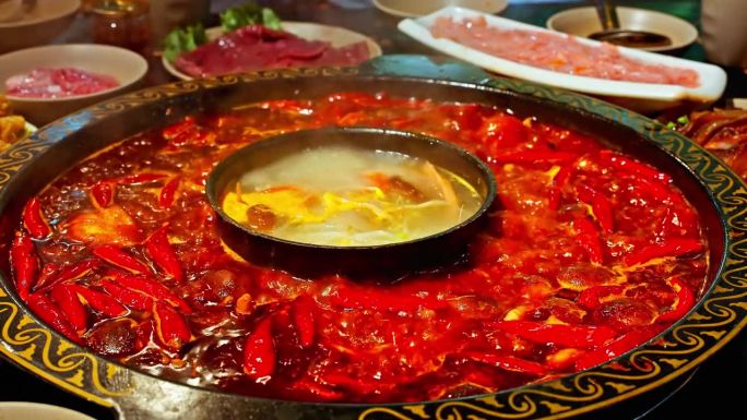 中国的麻辣火锅。特写展示食物