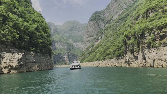 长江三峡两岸游船风景山水自然大好河山4k