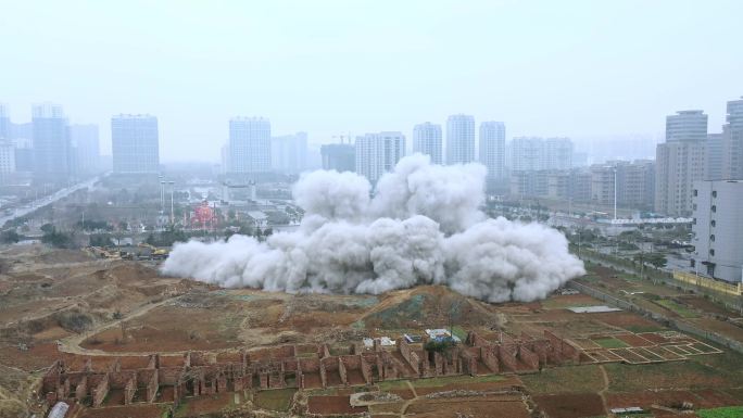 航拍城市危旧楼房拆迁爆破