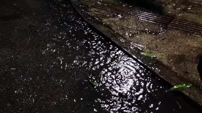 黑夜下雨 倾盆大雨 雨夜夜晚下雨