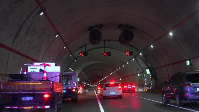 高速路交通管制隧道交通事故车祸